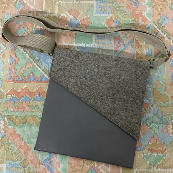 Handbags - Vegan Leather Crossbody Bag Grey
